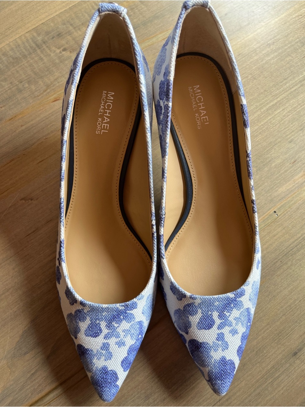 MICHAEL Michael Kors Cream and Blue Floral Pointed-Toe heels